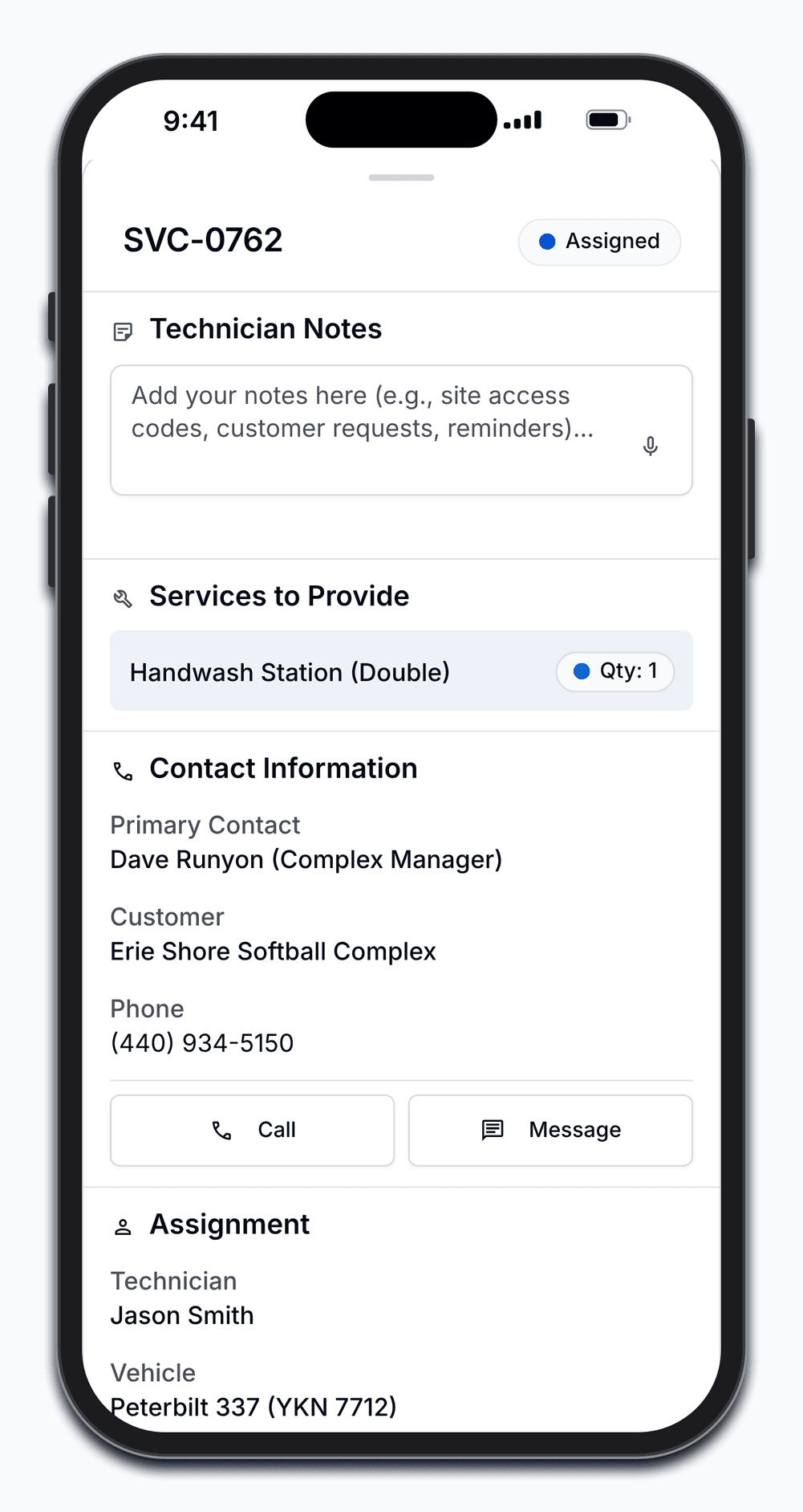 An upcoming stop opened in the PortaPro app on a phone: the service to provide with its count, the site contact, and Call and Message.